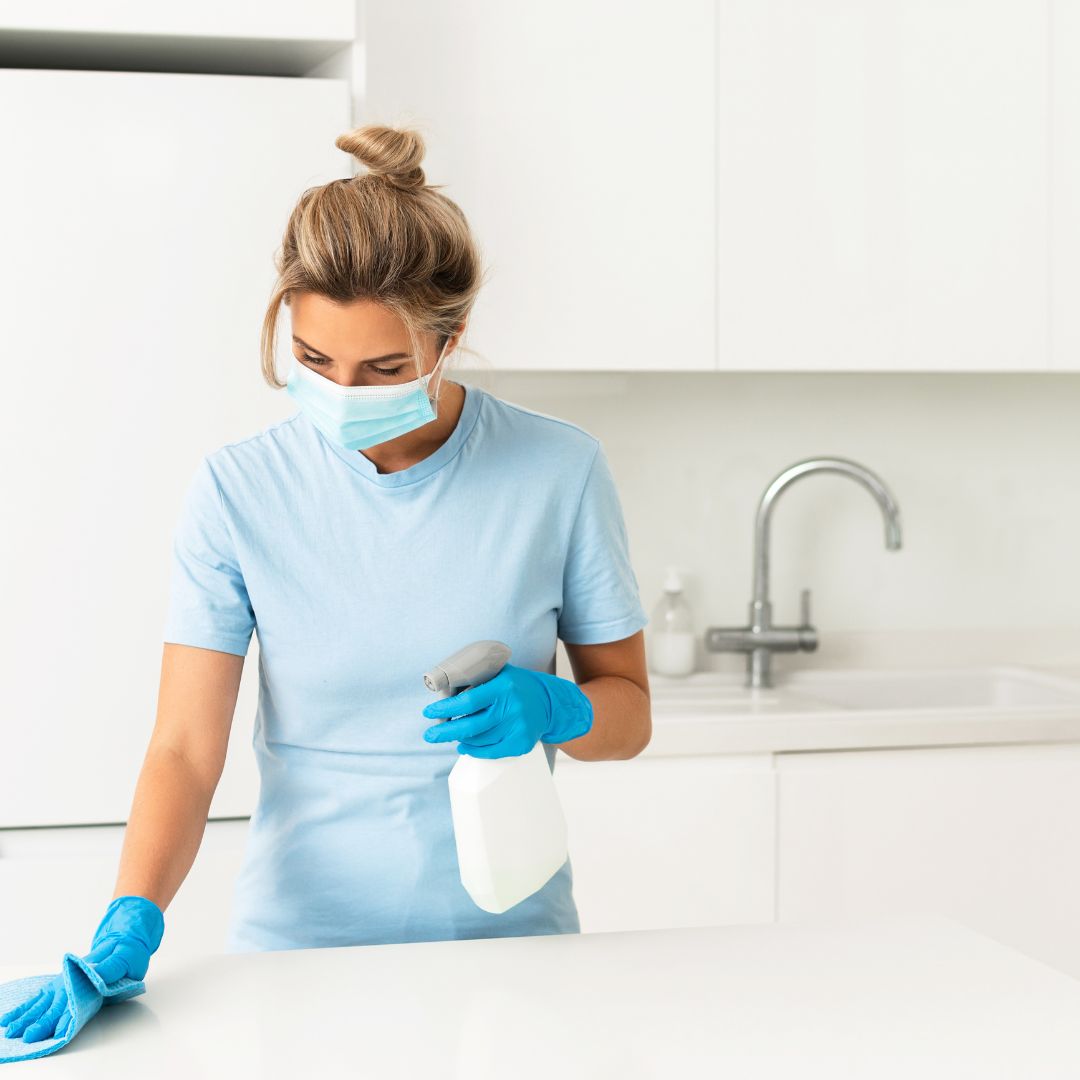 solution hydroalcoolique pour désinfecter les surfaces contaminées